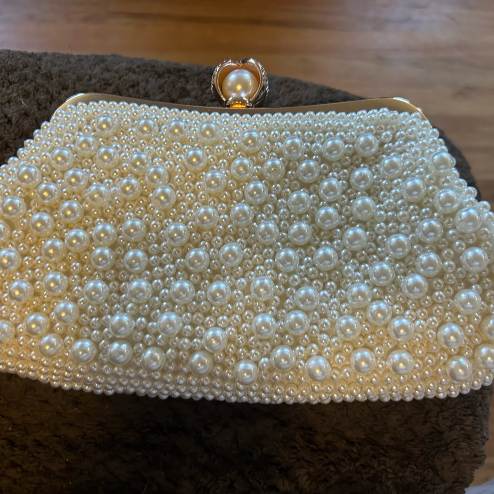 Pearl clutch